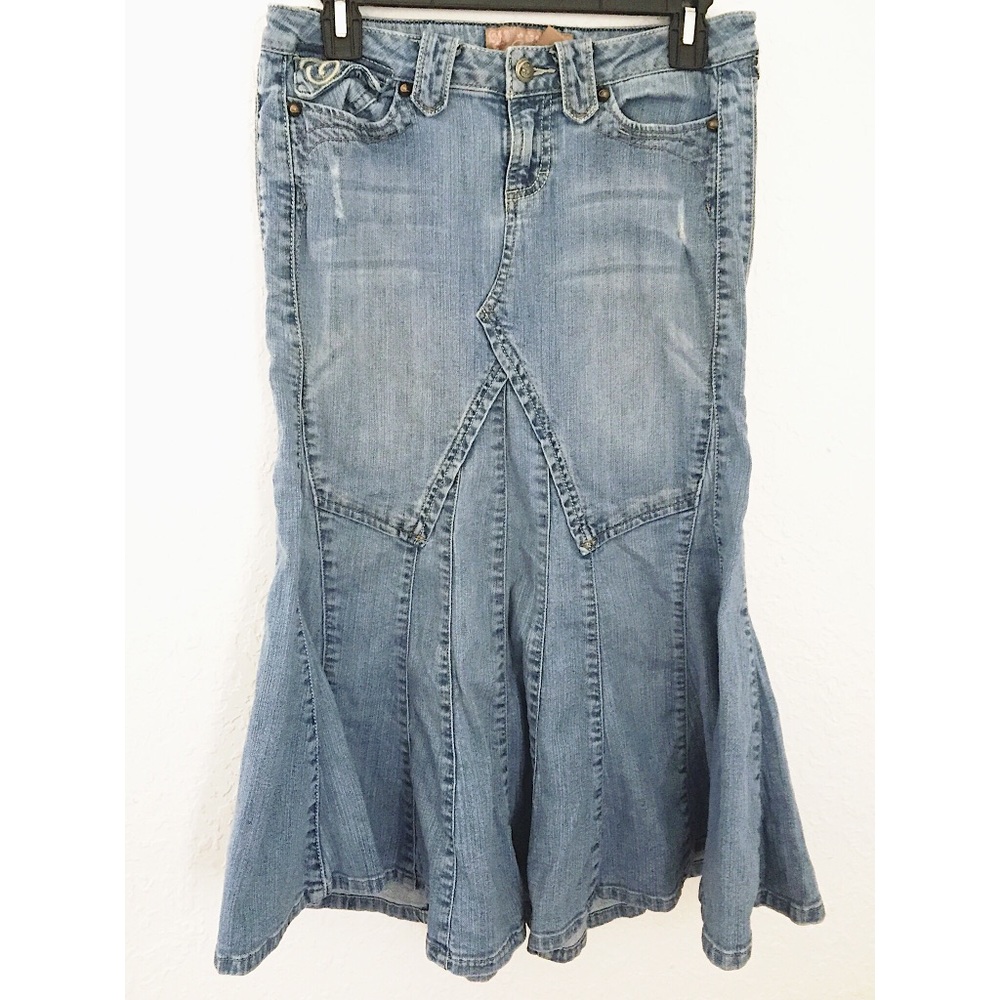 Candie's denim skirt